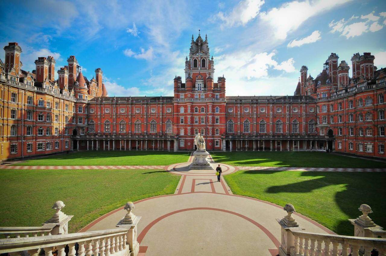 帝国理工大学虽然成立时间不长,不像英国其他商学院历史悠久底蕴深厚